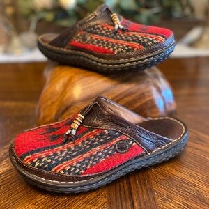 Women’s BORN Woven Clogs size 6
